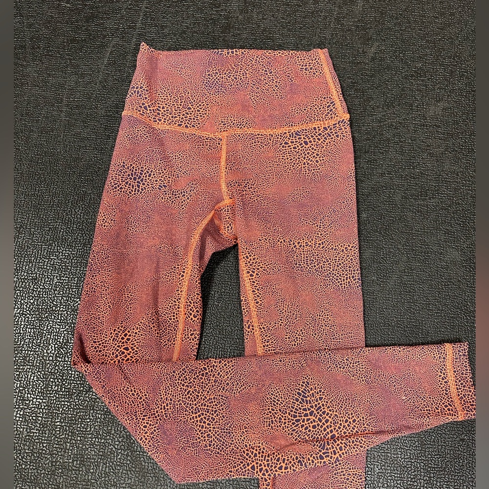 Lululemon Wundertrain leggings. Size 4, like new - Picture 2 of 3